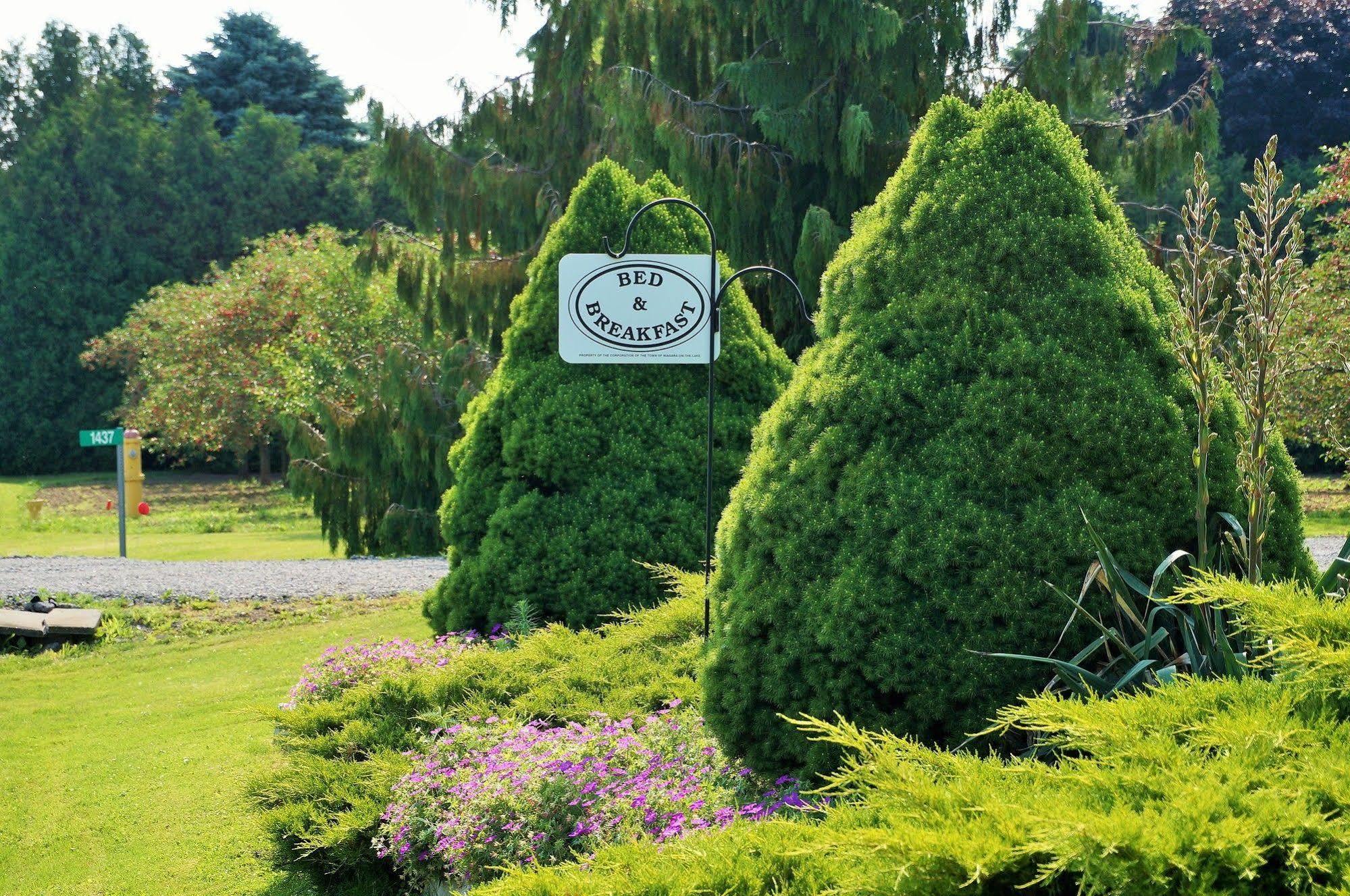 On The 6 Bed And Breakfast Niagara-on-the-Lake Exterior photo